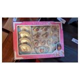 17 Piece China Tea Set
