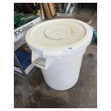 Carlisle White Trash Can w/ Lid [Has Dog Food]