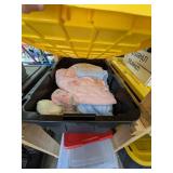 Tote w/ Lid & Blankets