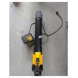 Dewalt Leaf Blower w/ Battery & Charger - 20v