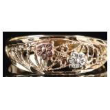 14K YELLOW GOLD LADIES RING W/ FILIGREE & FLOWERS