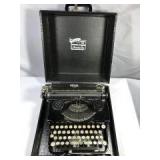 Tacco Portable Typewriter w Case