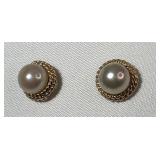 14 kt Gold mounted Pearl Earrings
