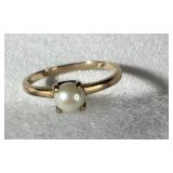 10 kt Gold Pearl Ring