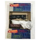 Roundhouse HO Scale 3 Bay Offset Hopper &