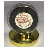 Autographed hockey puck Alex Delvecchio