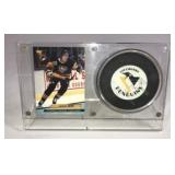 Hockey puck signed by Jaromir Jagr in Plastic Case