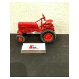 Tractor Farmall Cub