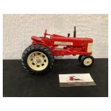 Tractor  Farmall 350