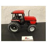 International Case 3294 1/16th Scale Tractor