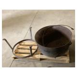 Cast Iron Calderon w/ Stand