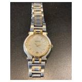 Ladies Gucci 9000L watch