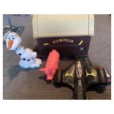 Toys barn, plane cup