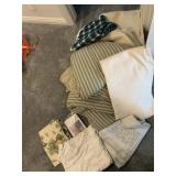 Miscellaneous bedding and linens
