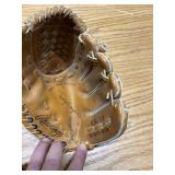 Baseball glove
