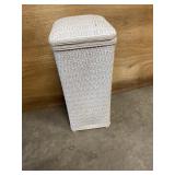 Wicker clothes hamper