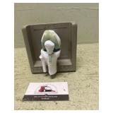 Doctors Office display the knee