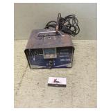 6/12 V battery charger works as it should