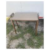 MCM table 30 x 17