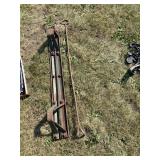 Metal pallet brackets