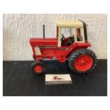 International 1086 tractor