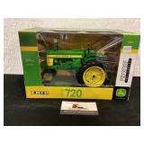 John Deere 720