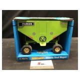 Ertl 1/16 Farm Country Gravity Feed Wagon