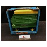 Ertl 1/16 Farm Country John Deere Forage Wagon