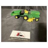 John Deere lawn mower and wagon 1:32 scale