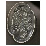 Tote with 19 wheat plates