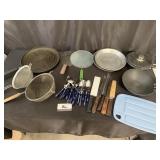 Miscellaneous kitchen items