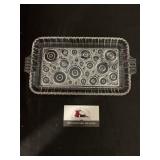 16 oblong plates in tote