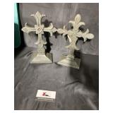 Tote of 7 metal crosses