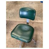 Vintah=geMetal rolling chair