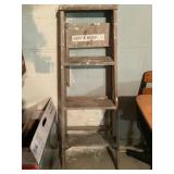 Wooden 4 ft ladder