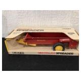 New Holland Spreader 1/16 scale. Ertl