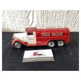 Ertl Diamond T 1930 2 1/2 ton Bank