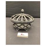 Cast iron basket with lid