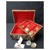 Jewelry box and jewelry