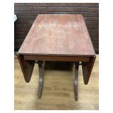 Drop leaf table