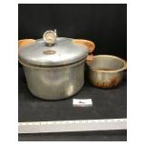 Pressure cooker and pan