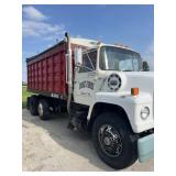1982 Ford F900 Grain Truck