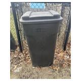 Rubbermaid trash can with leaves for compost