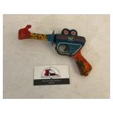 Daisy Zola pop pistol