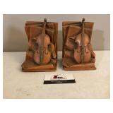 Universal stationary book ends