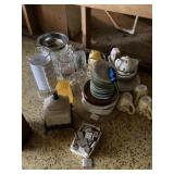 Miscellaneous dishes bring boxes to put them in