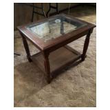 End table 21 x 26 x 20 tall