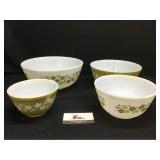 Vintage Pyrex Nesting  Set