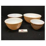 Vintage Pyrex Nesting  Bowls