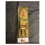 Adjustable locking pliers